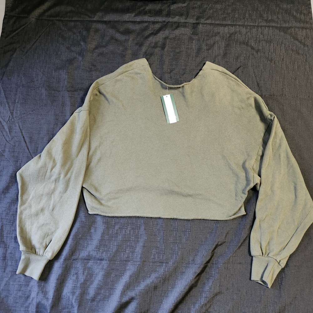 NWT Wild Fable Olive Green "cut" Cropped Sweatshirt Size M - Picture 2 of 16